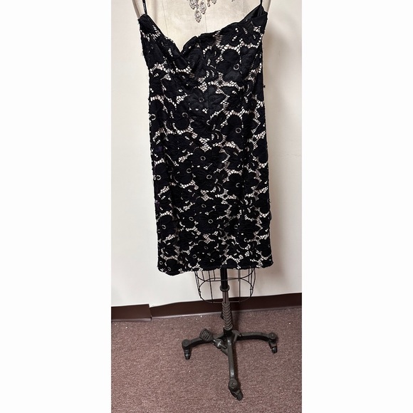 BLACK Lace Dress - Picture 3 of 3